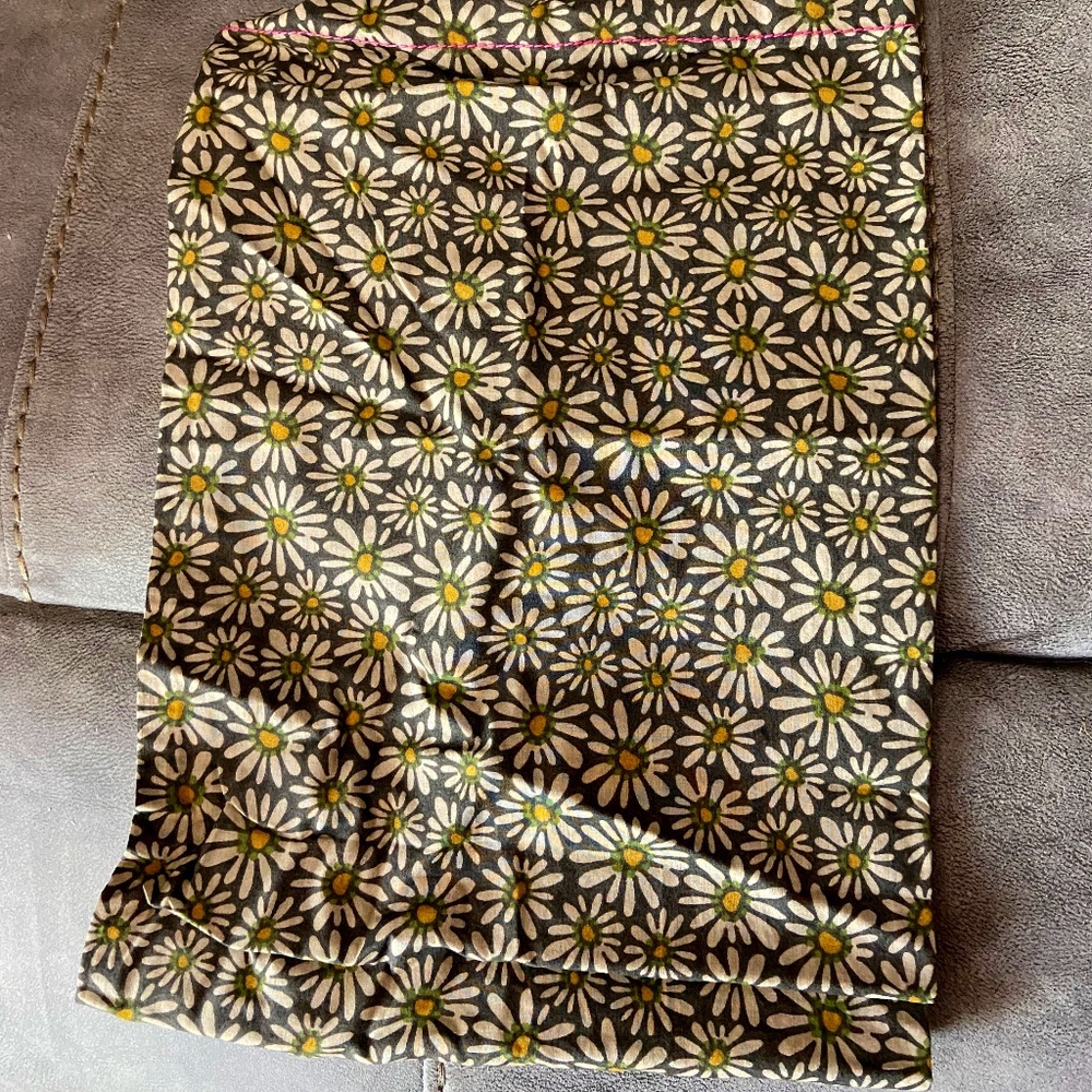 NATURAL LIFE Standard Pillowcase Onyx Daisy